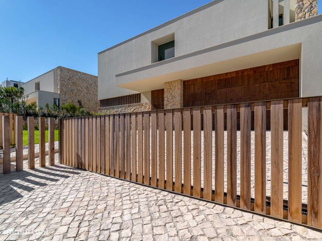 Moradia T4 com Piscina, Jardim e Vista deslumbrante sobre o Mar-50