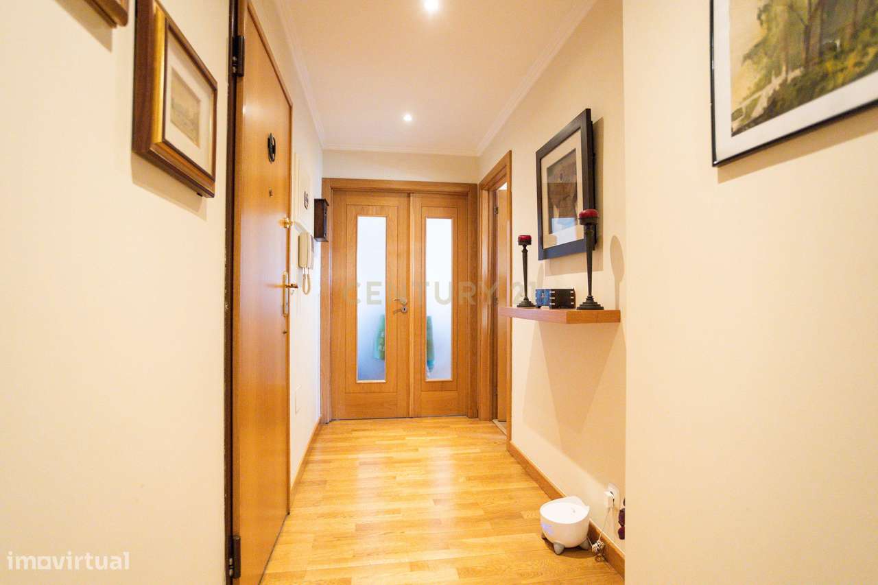 Apartamento T2 na Ribeirada com Garagem e Arrecadação-7