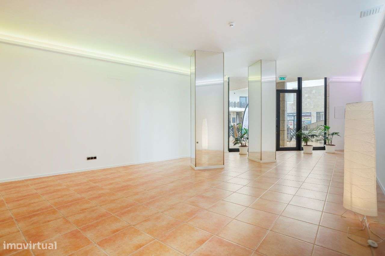 Vende-se espaço comercial em frente ao Mar - Lagos - Algarve - Grande imagem: 4/48