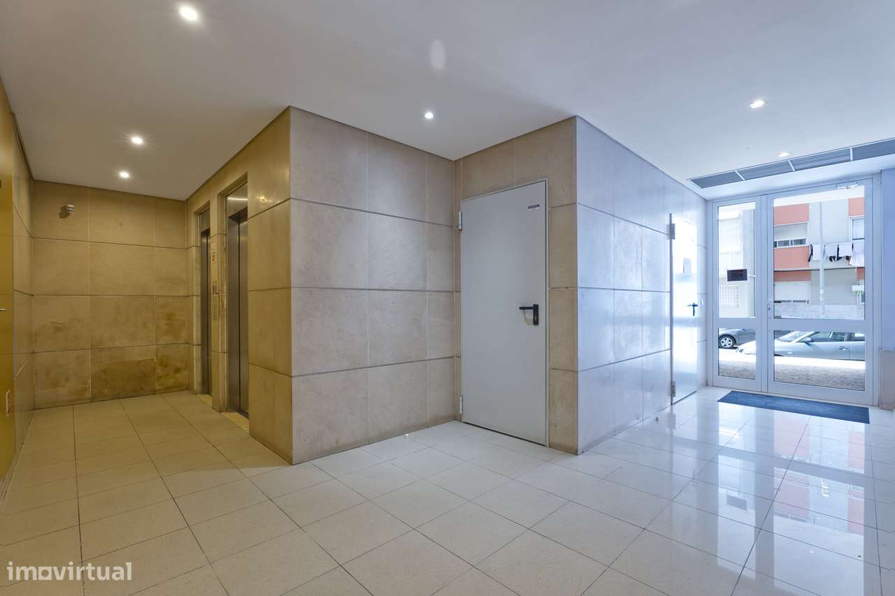T1 Moderno com Terraço, Arrecadação e Elevador - Odivelas - Grande imagem: 3/24