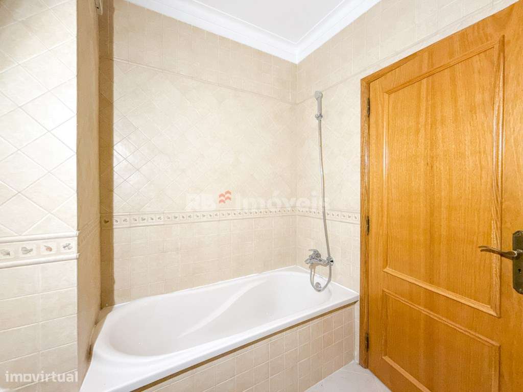 Apartamento T3 novo com garagem-11