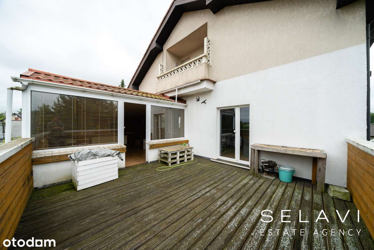 Dom podzielony na dwa mieszkania i biura-6