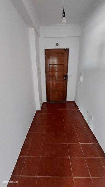 Aluga-se Apartamento T3 na Quinta do Chorão. Guimarota/Leiria - Grande imagem: 4/12