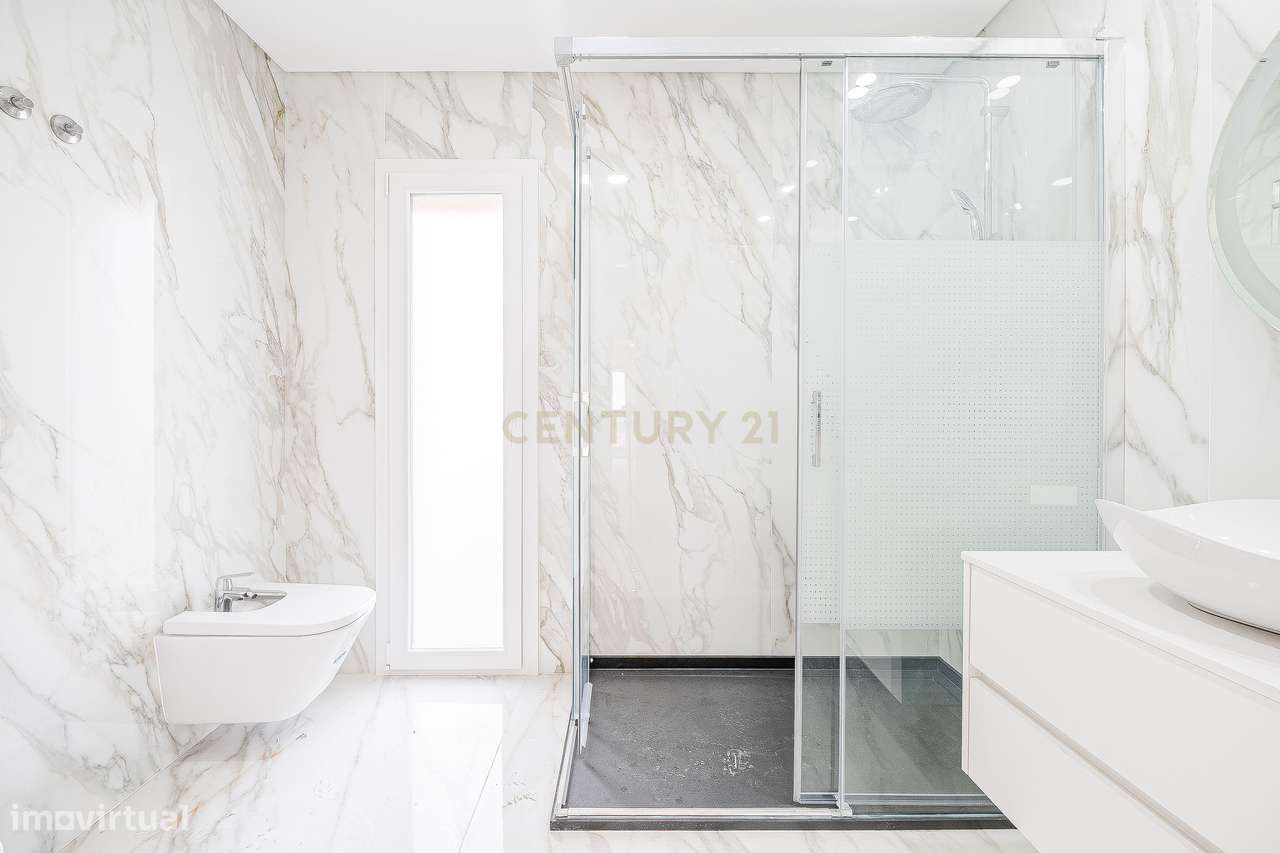 Moradia T4+1 Contemporânea com Piscina-46