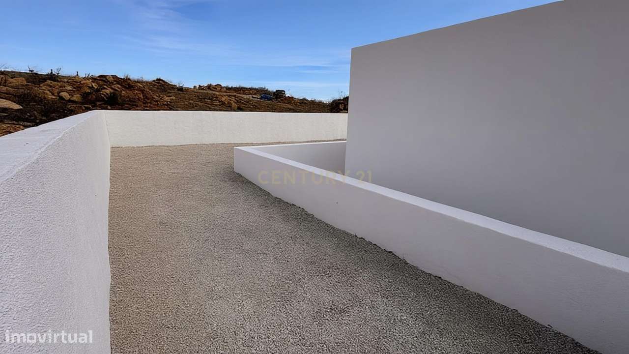 Moradia T3 + 1 com uma vista espetacular em Fonte Santa-29