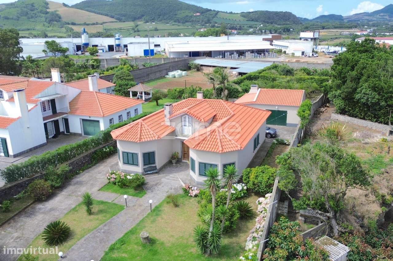 Moradia Isolada com Quinta Produtiva e Vista Mar nos Açores - Grande imagem: 3/33
