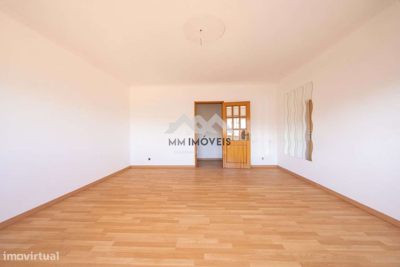 Apartamento T2 + Sótão | Vilar do Paraiso | 2 Frentes | Suite | Garage - Grande imagem: 3/41