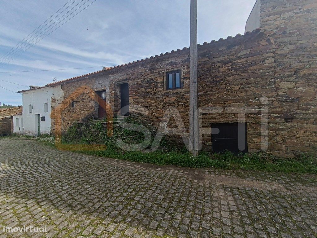 CASA EM PEDRA DE XISTO - GAVIÃOZINHO (Castelo Branco)