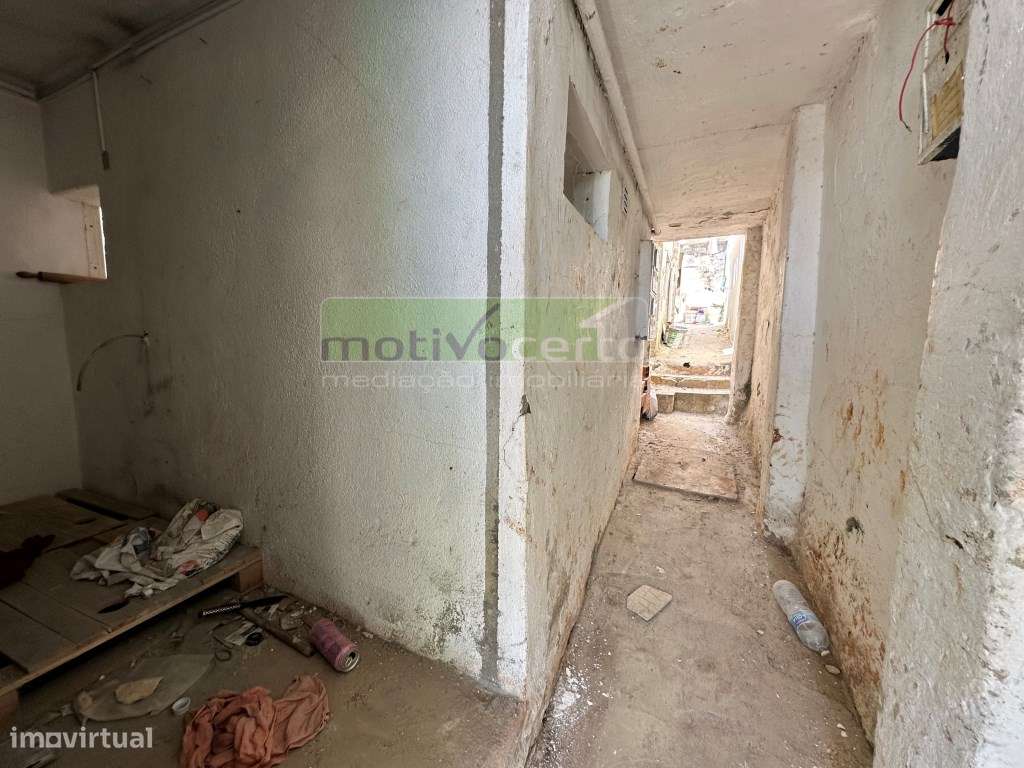 Prédio Devoluto com Grande Potencial de Reabilitação no Bairro da S...-8