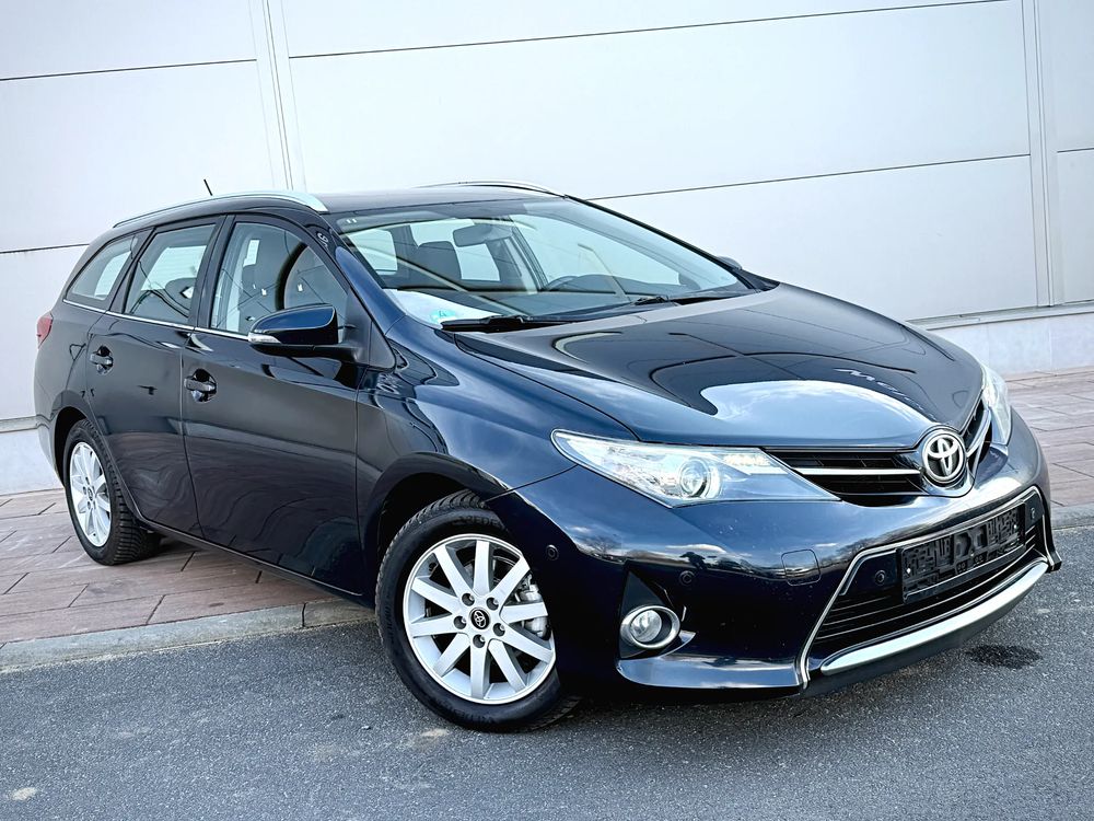 Toyota Auris II (2012-) 1.6 Life+ 2013