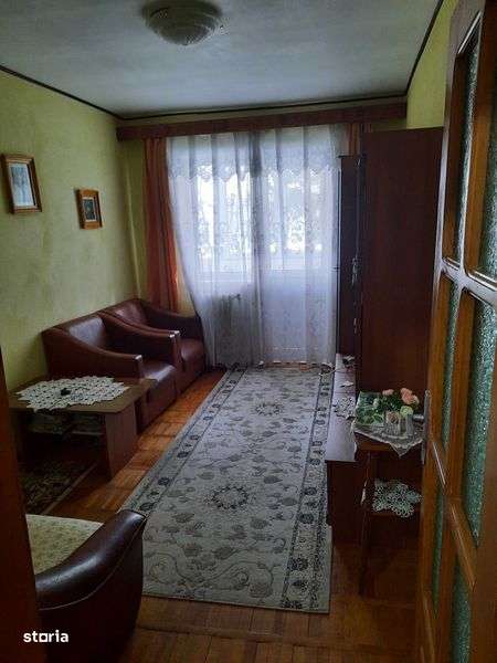 Apartament 3 camere, decomandate, Aleea Nucului - Imagine principală: 5/8