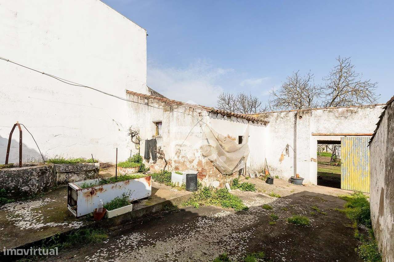 Moradia térrea c/ 311 m² de construção em lote de 1124 m² | Vila de Fr-40