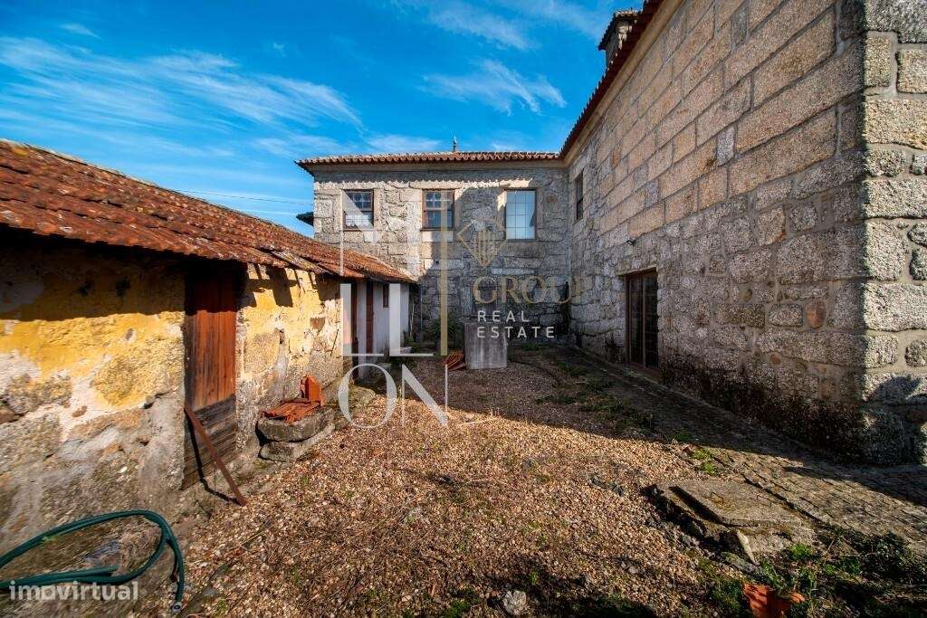 Quinta do Loureiro: Uma Casa Solar Histórica e Elegante em Lousada-6