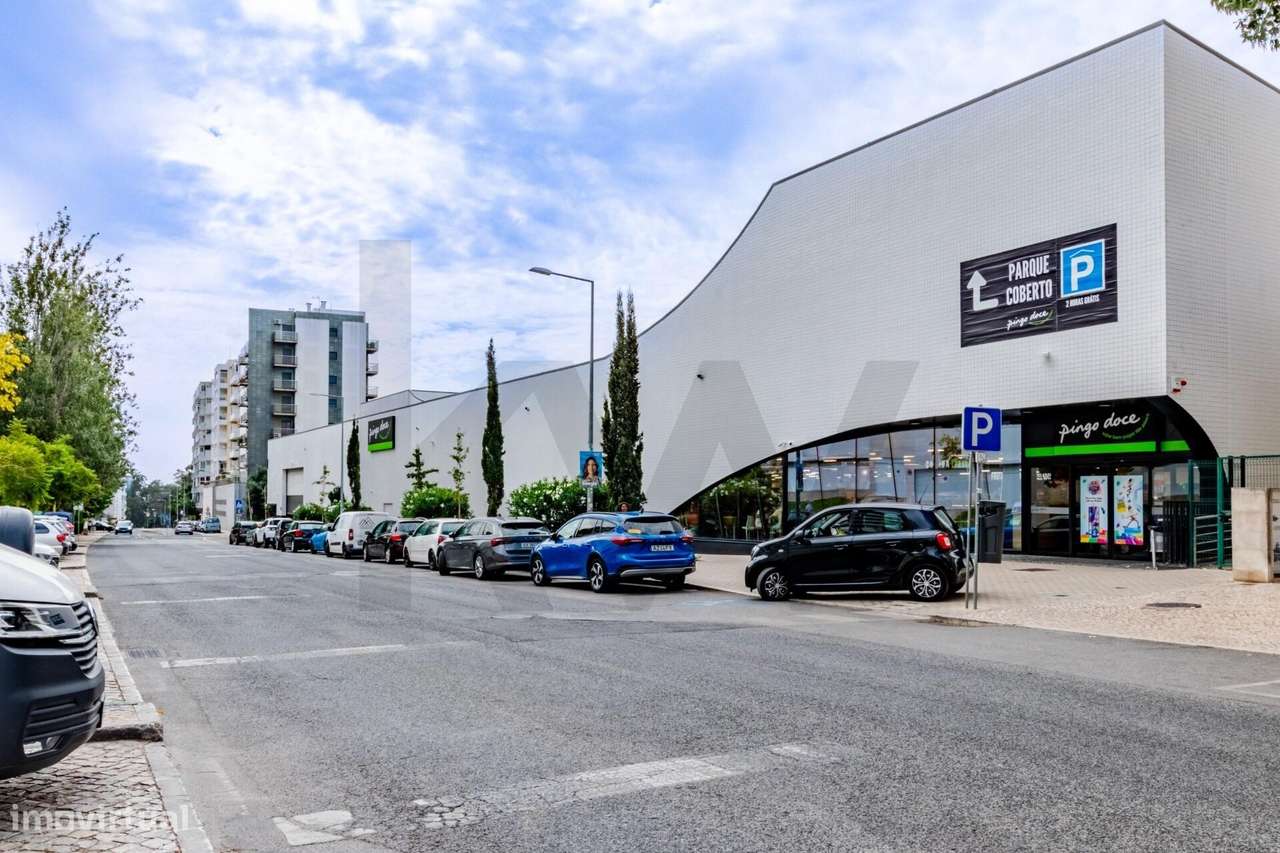 Terreno no Estoril, a 5min a pé do Estádio, com 650m2 de área - Grande imagem: 4/16