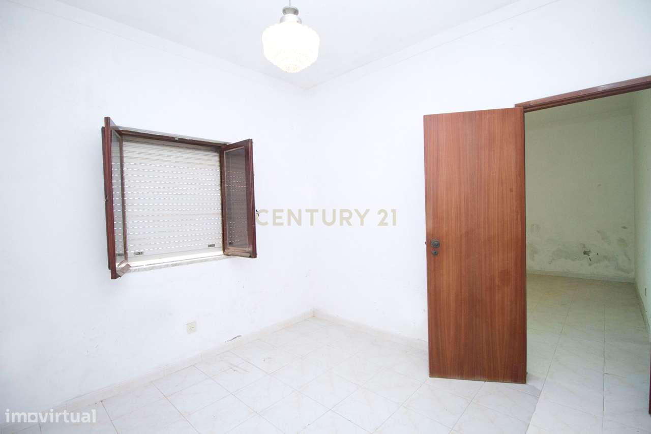 Moradia T2 para Remodelação nas Pontes-16