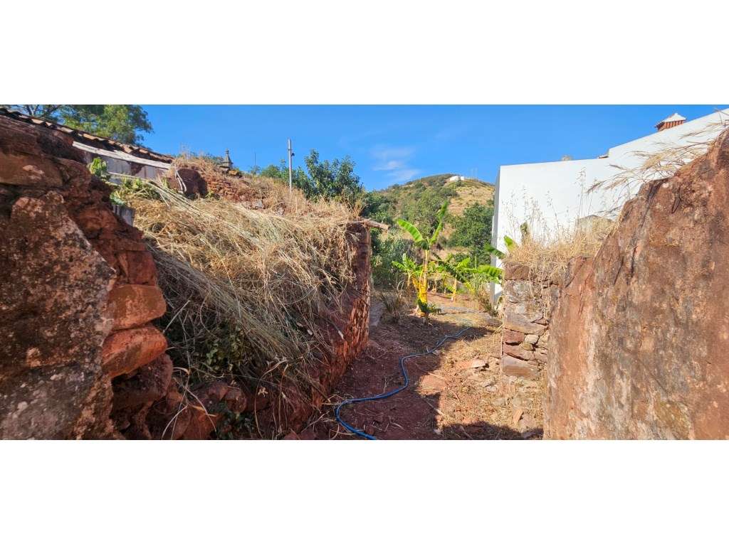 3 Ruinas para recuperar no centro de Santa Catarina, Tavira-12