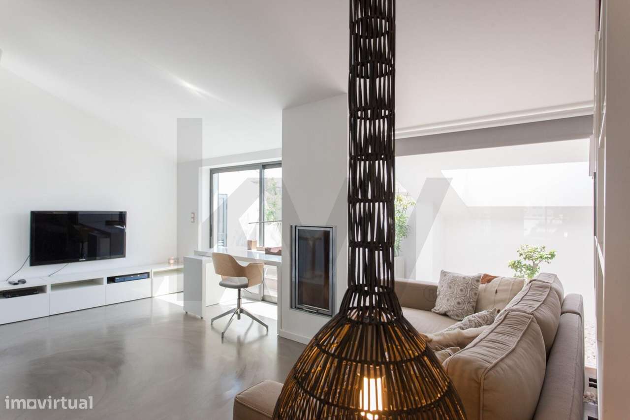 LOFT COM MEZZANINE, BEM MOBILADO, ELEVADOR, ESTACIONAMENTO e PISCINA - Grande imagem: 4/38