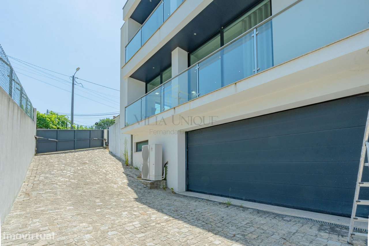 Moradia T4 Moderna com 3 Suítes em Terreno de 460m2-4