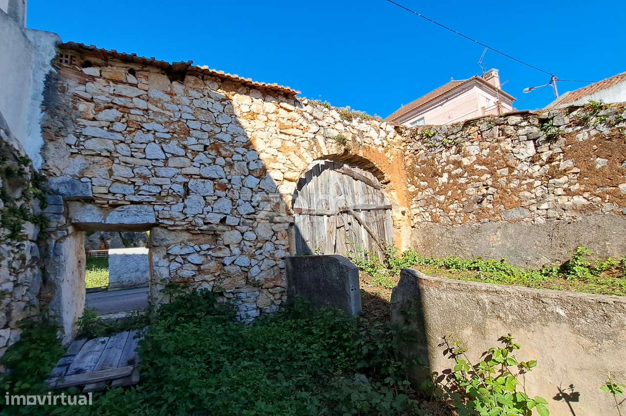 Terreno Urbano com Ruína em Mira de Aire - Grande imagem: 4/16