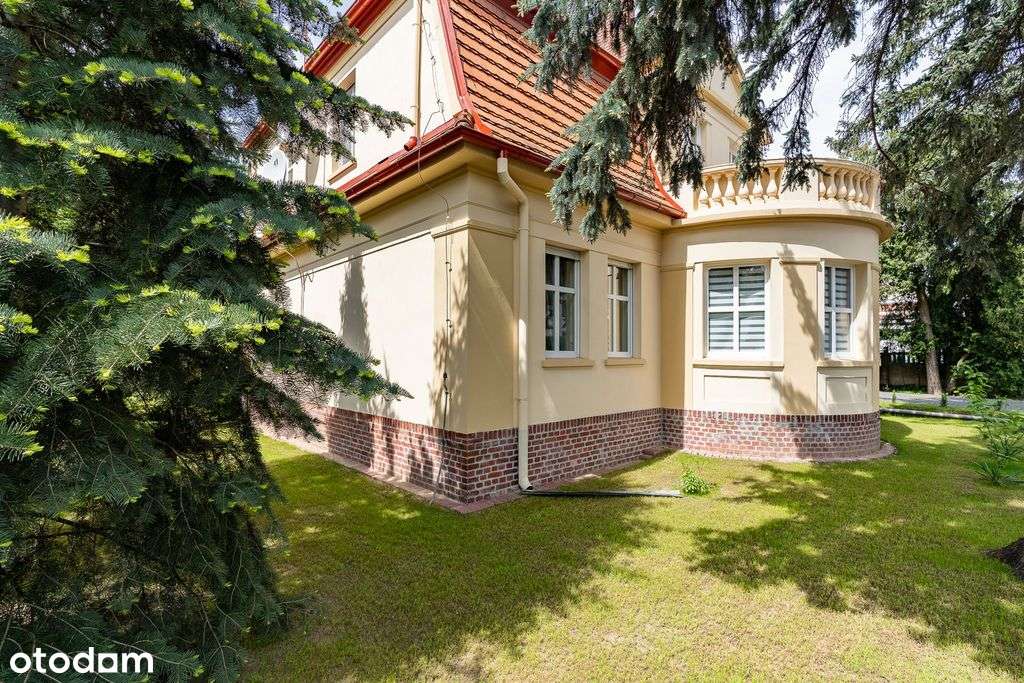 Willa w klasycznym stylu z ogrodem-18