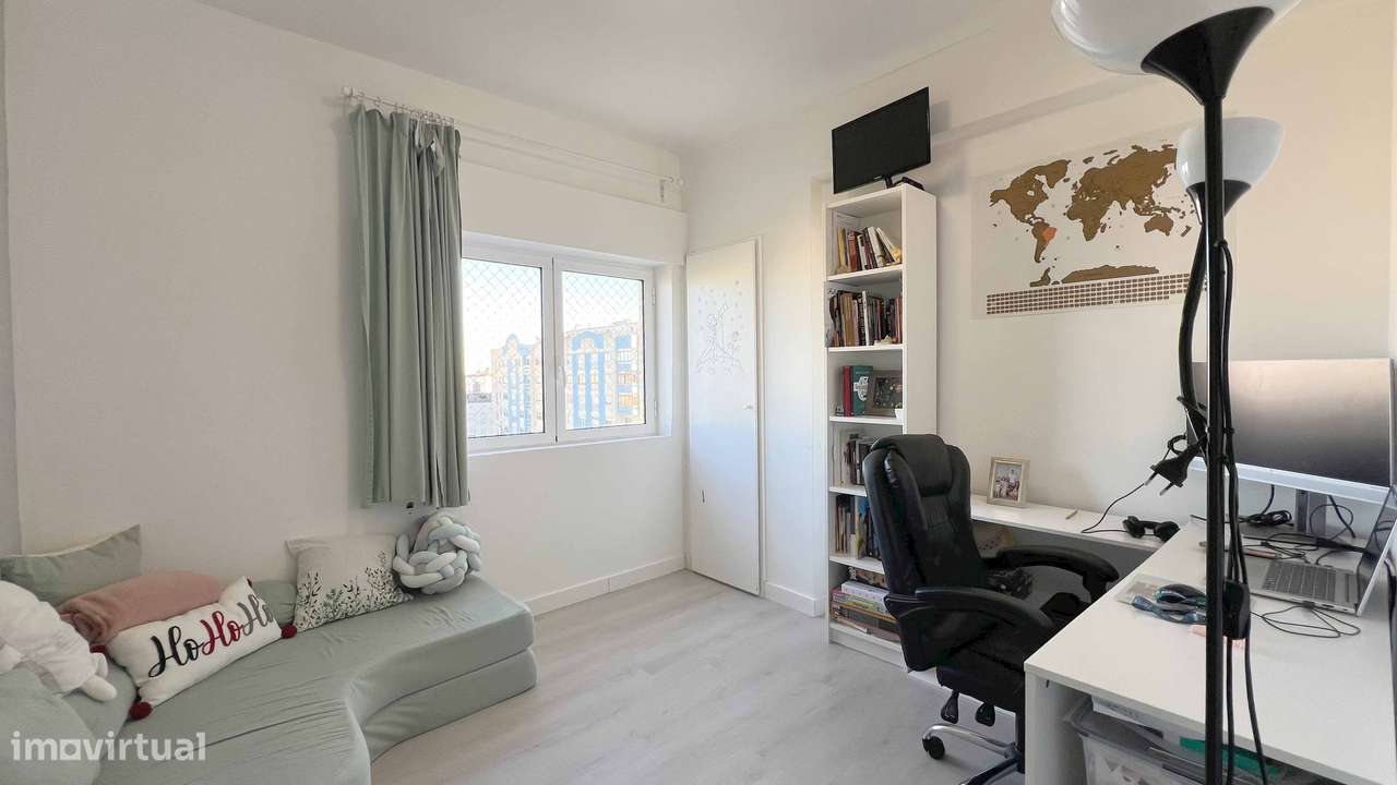 Apartamento T3 localizado em São Marcos, Lisboa-8