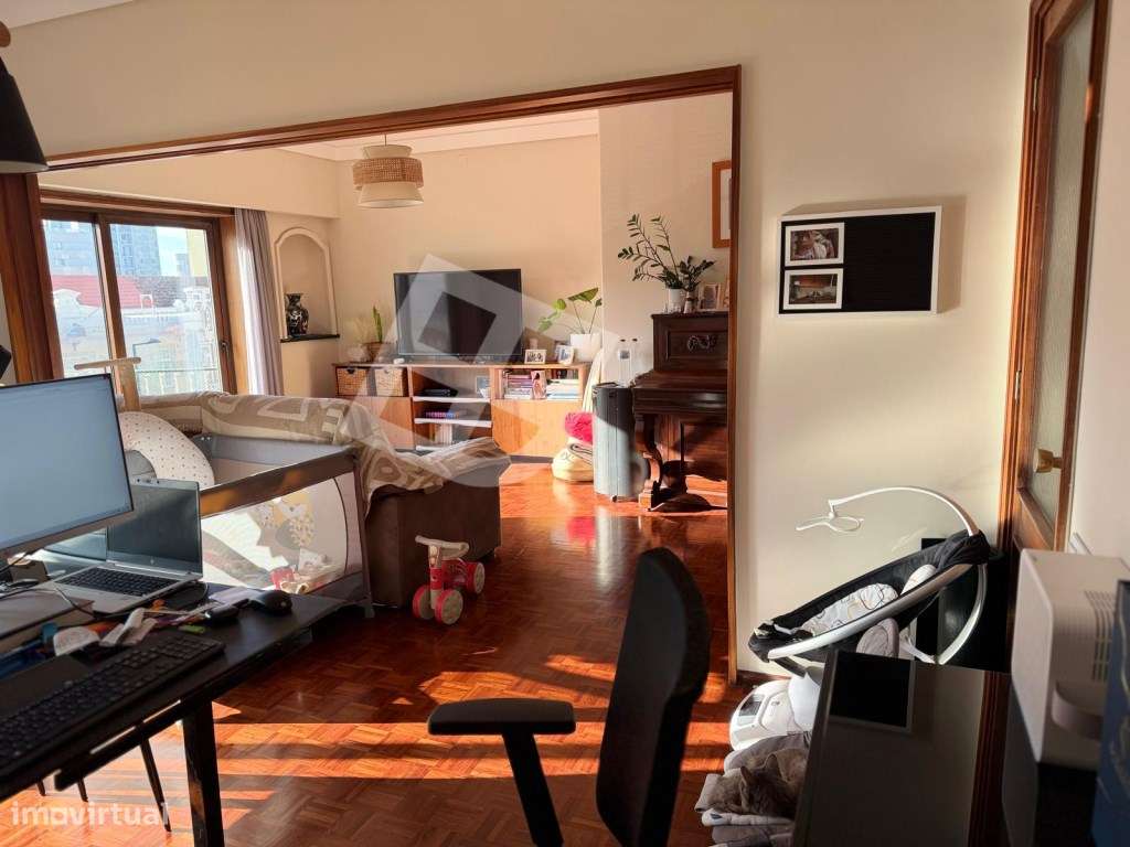 Apartamento T4 c/ Varanda - Av. Lourenço Peixinho-5