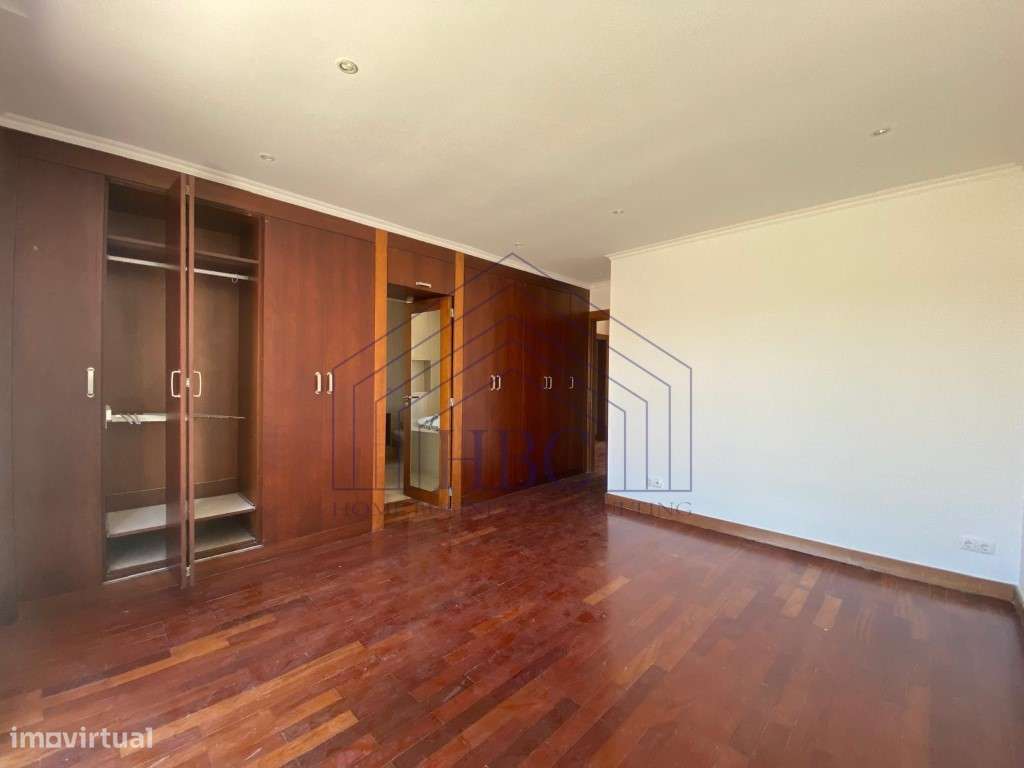 Moradia T4 com Amplo Jardim e Potencial de Remodelação em Alcabidec...-29