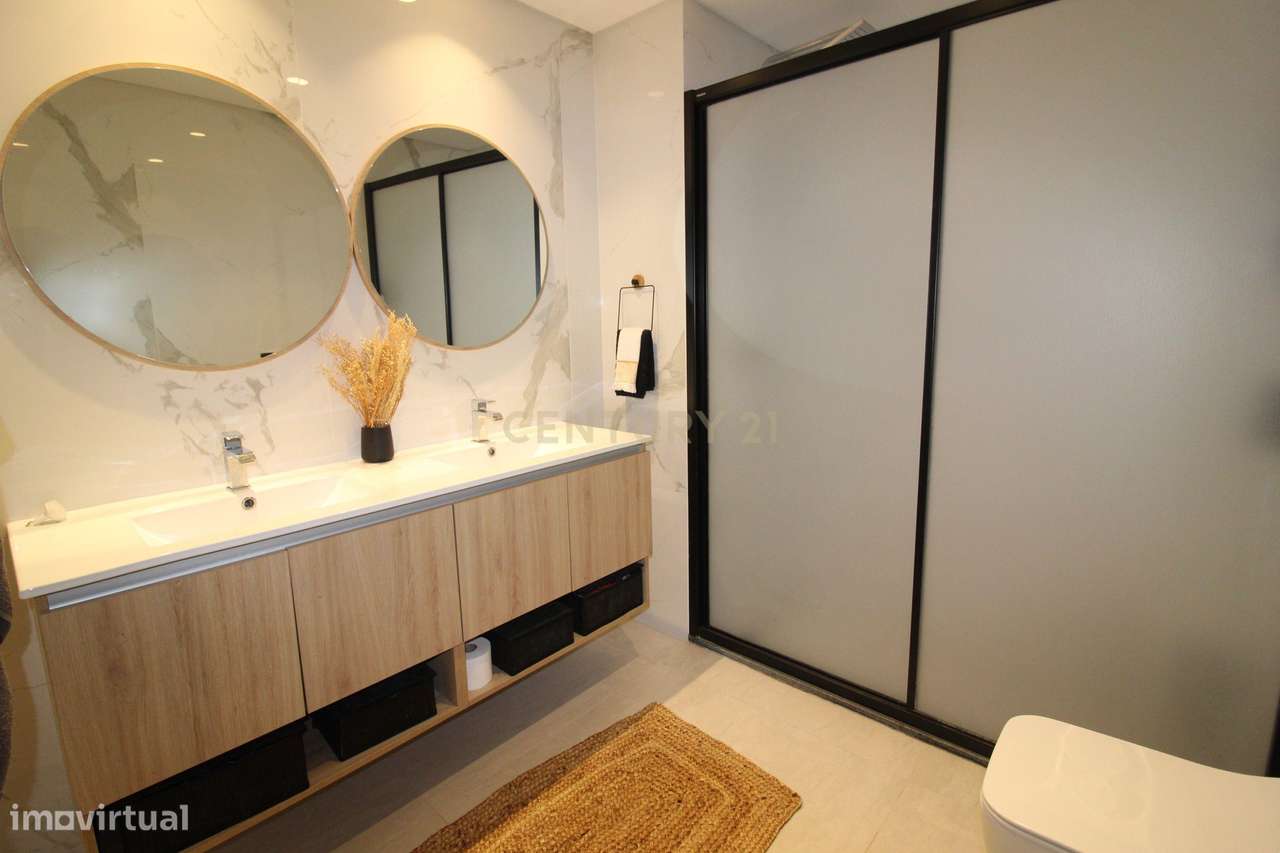 Apartamento T2 Exclusivo com Vista Mar e Localização Privilegiada-14