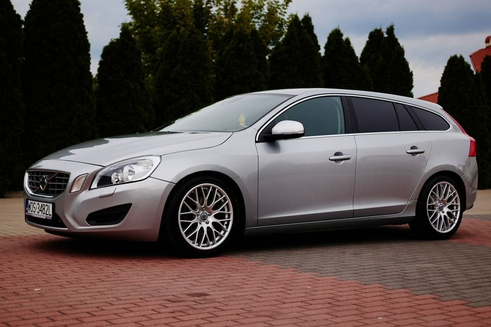 Volvo V60 I (2011-2018) D4 Geartronic RDesign 2012