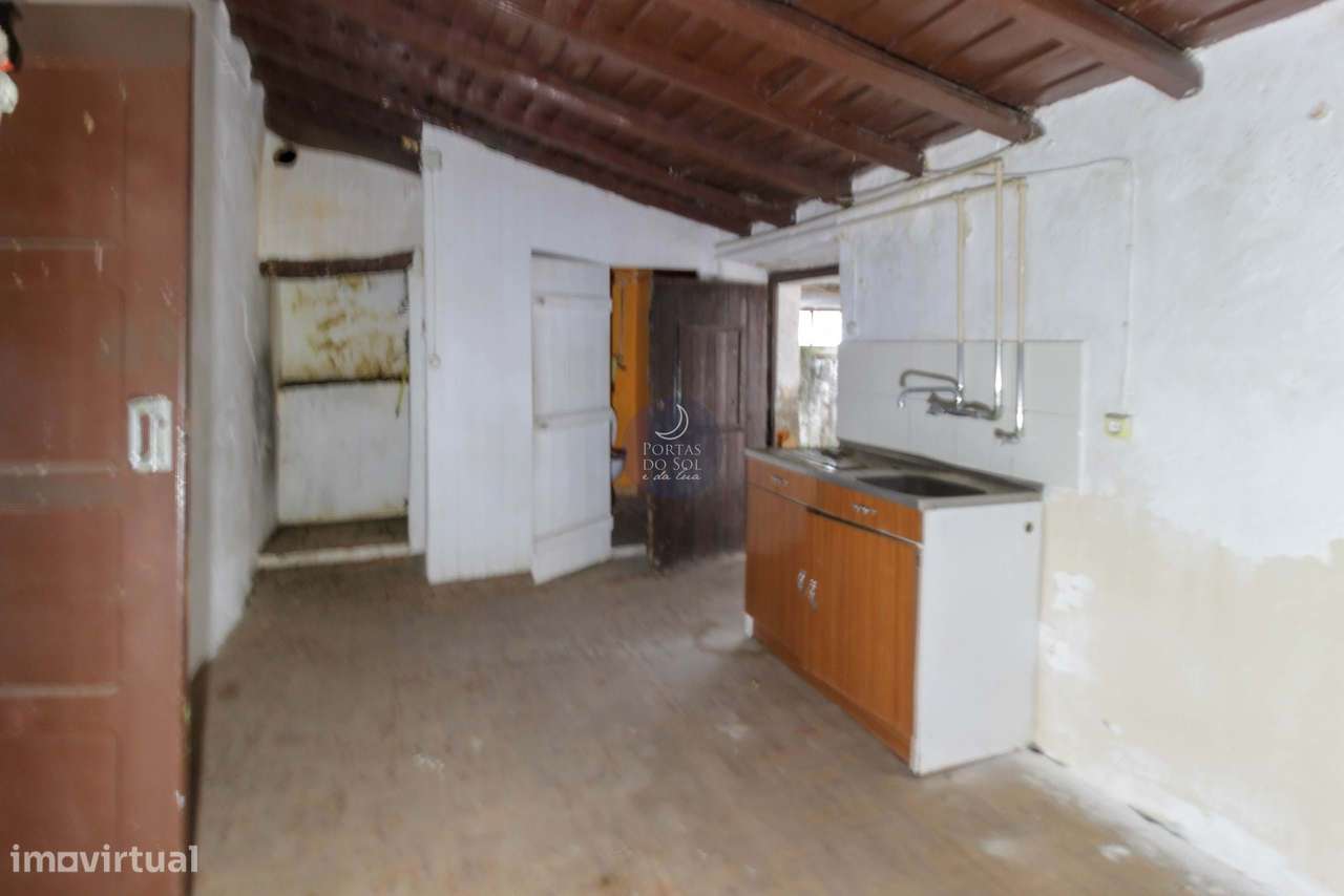 Moradia c/ Habitação, Comércio e Terraço na Aldeia - Grande imagem: 3/10