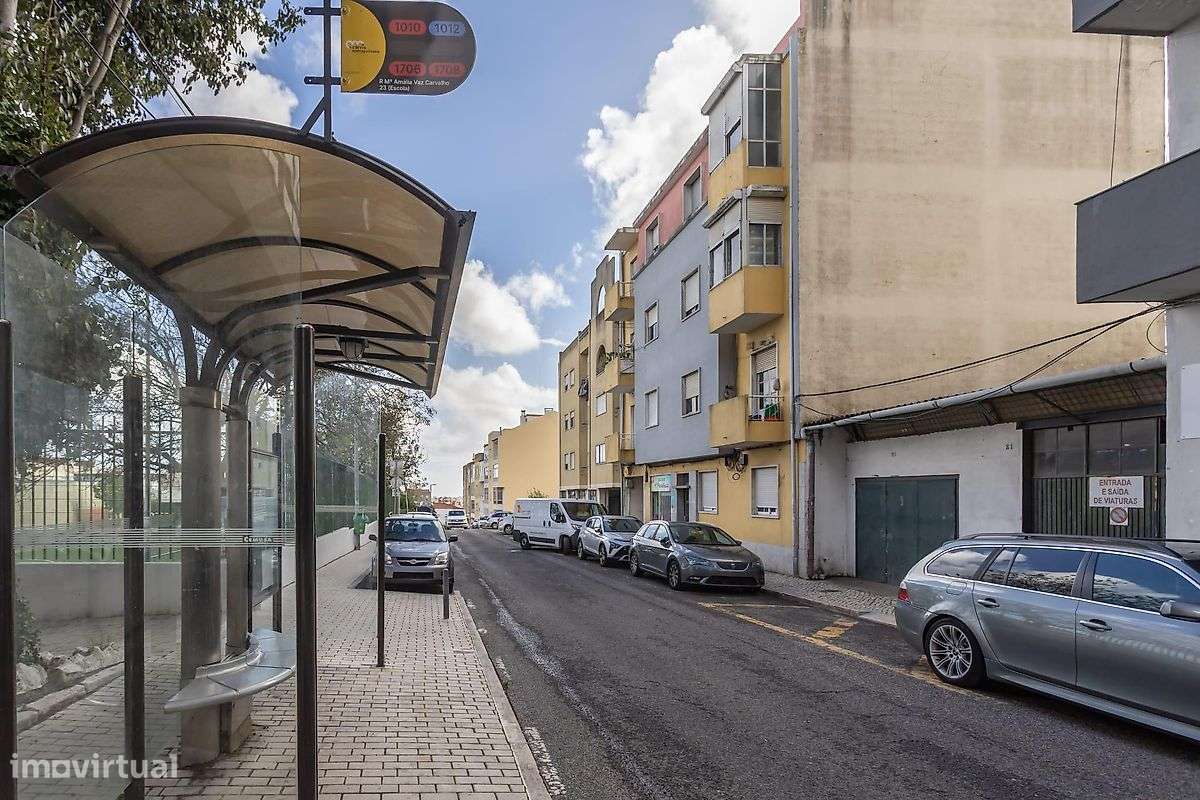 Apartamento T3 à venda em Alto da Brandoa-26