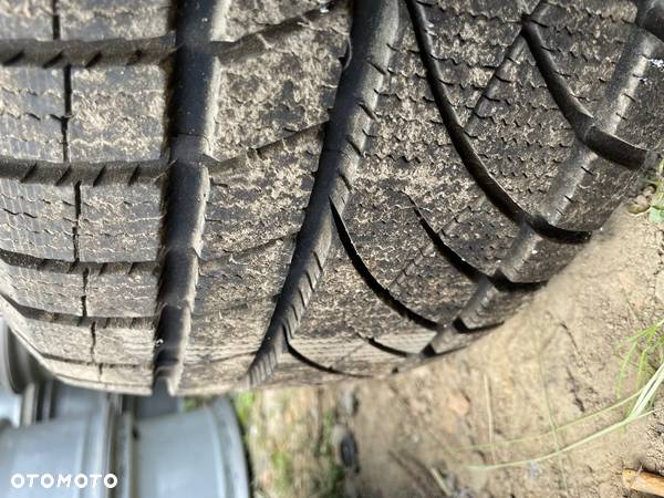 4x Felgi 8J 18" ET44 5x112 3V0601025L 235/45R18 - 9