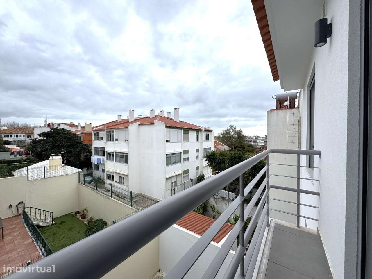 Apartamento T3 novo com Mezzanine e estacionamento no centro de Carcav-12