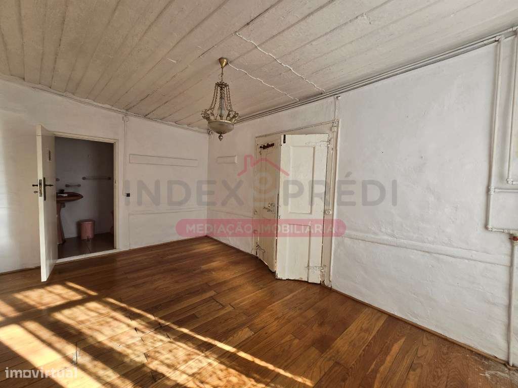 Prédio com varias frações Autónomas - Venda Judicial - Guarda-23