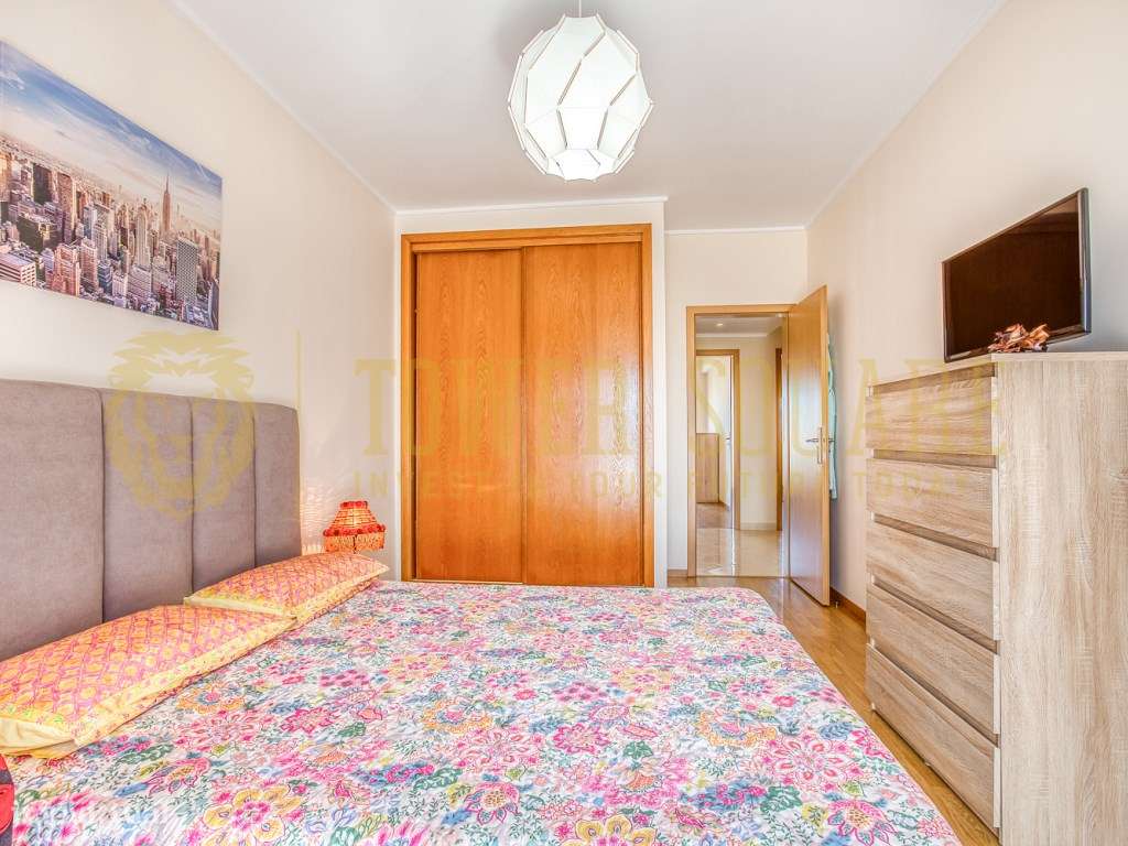 Apartamento T3 com arrecadação em Corroios-5