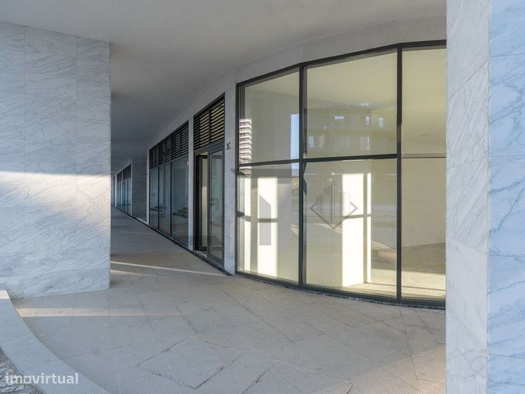 Fantástica Loja a Estrear com Saída de Fumos no Empreendimento Alte...-11