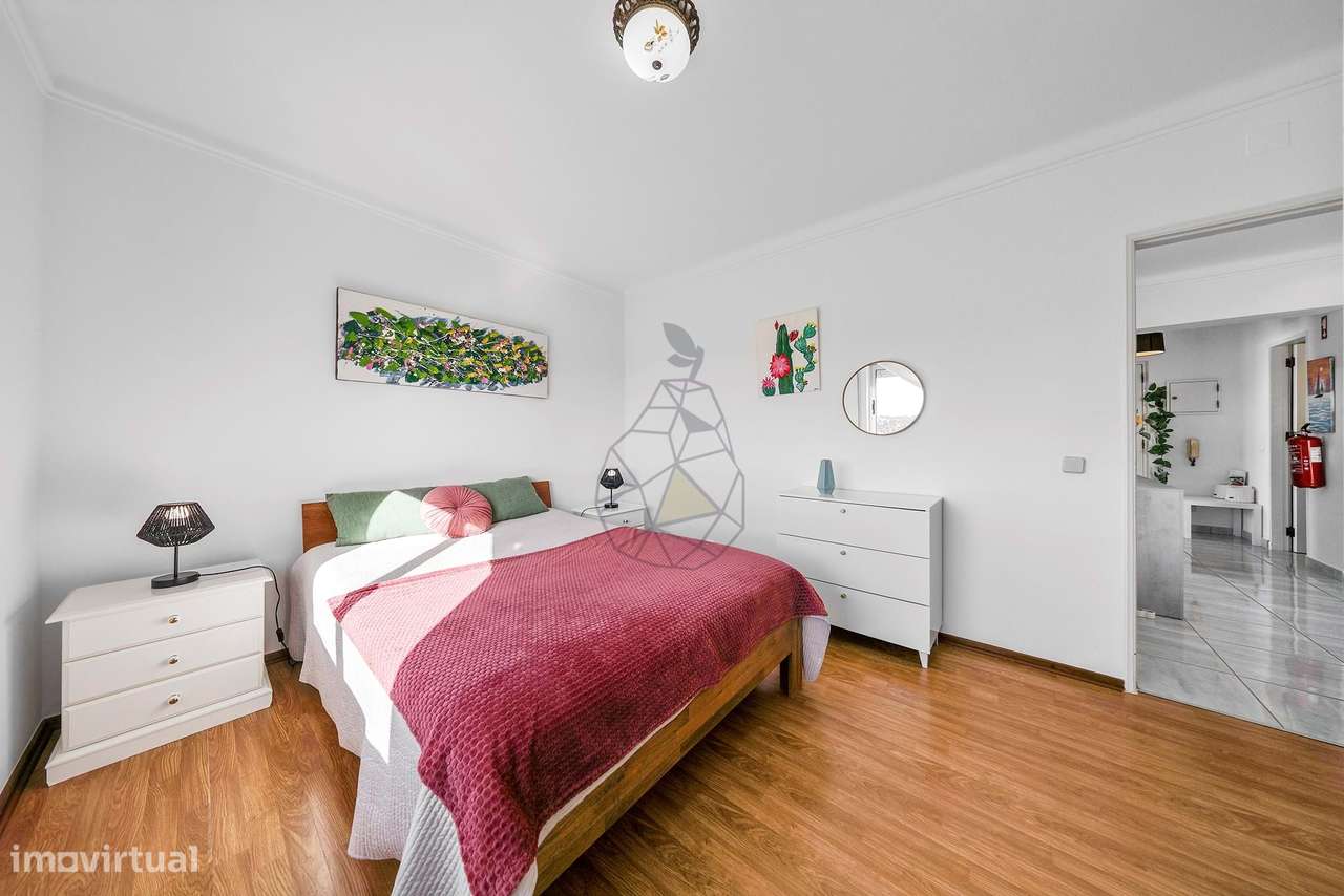 Apartamento de 2 Quartos com Vista Mar e Piscina  a 300m da Praia da R-28