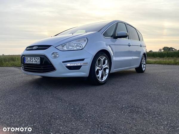 Ford S-Max - 17