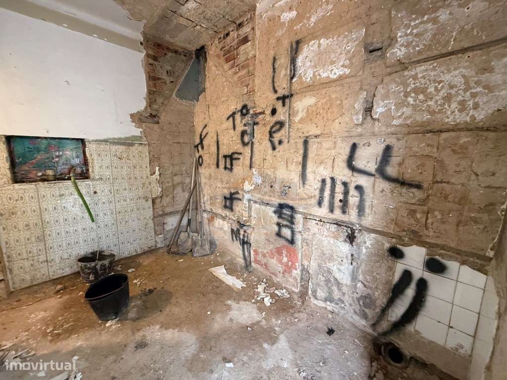 T2 com Quintal - Excelente Oportunidade para Remodelação | Potencia... - Grande imagem: 5/12