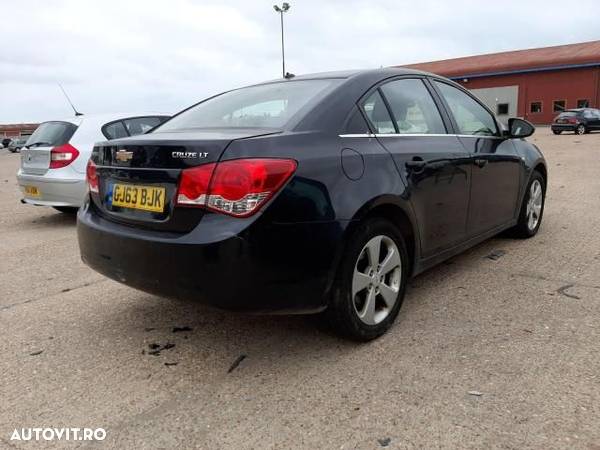 Dezmembrez Chevrolet Cruze J300 [facelift] [2012 - 2015] Sedan 4-usi 2.0 TD AT (163 hp) - 3