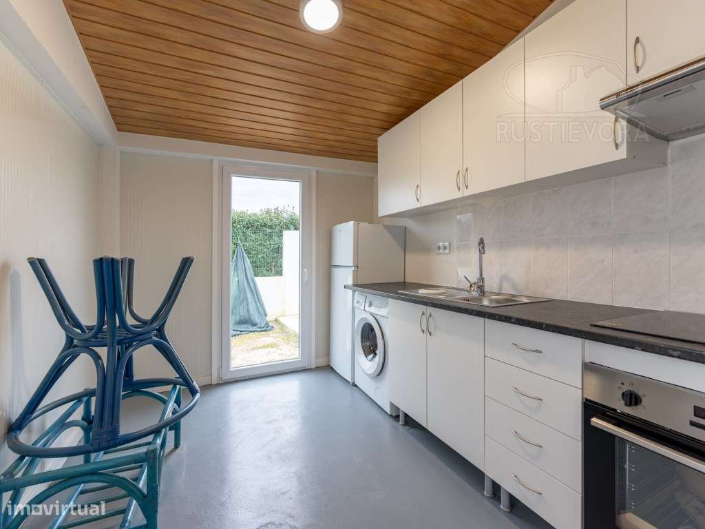 Moradia unifamiliar T3, r/chão e 1º andar, equipada e mobilada - Grande imagem: 2/22