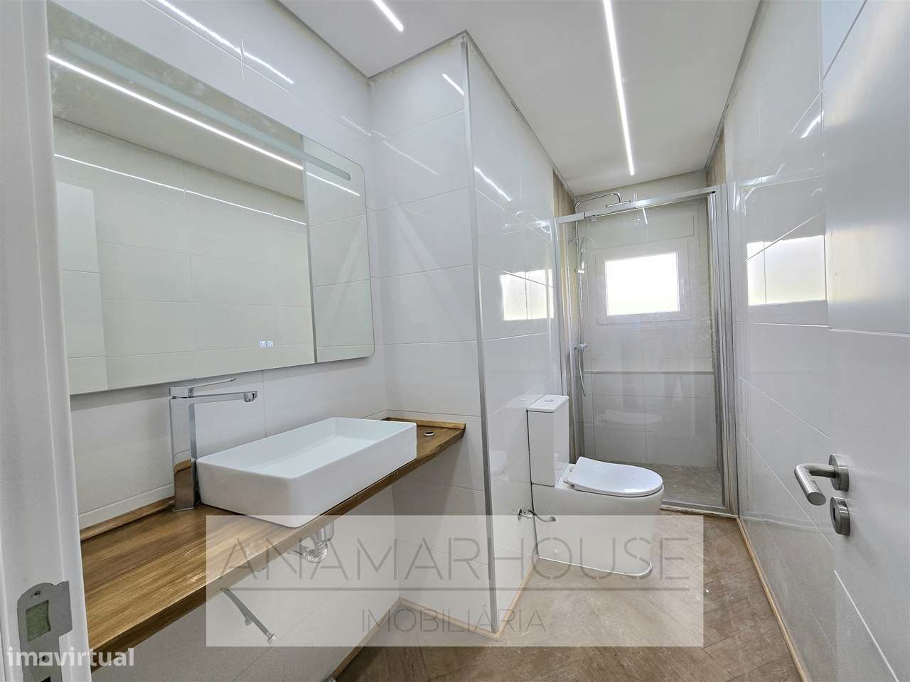 T3 Remodelado com varandas na Amadora, Mina De Água-6