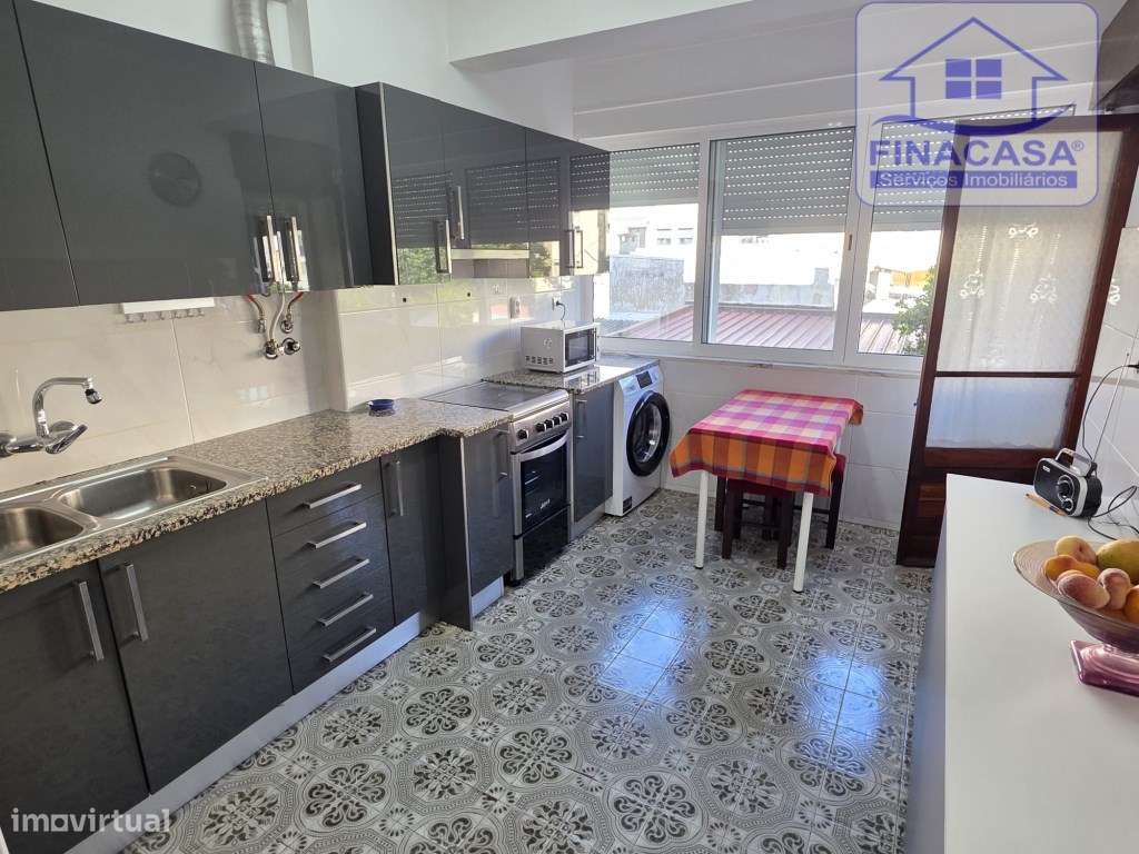 Apartamento T4 com boas áreas e excelente localização - Montalvão(S...-3