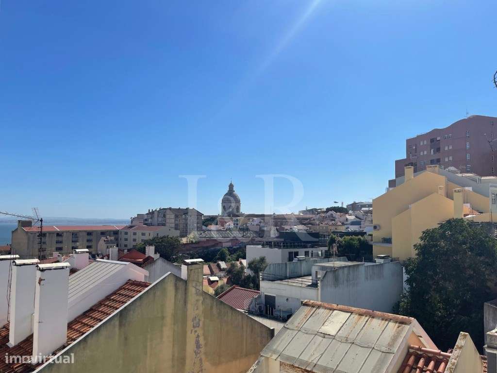 Apartamento T1 renovado com vista rio na Graça, Lisboa-21