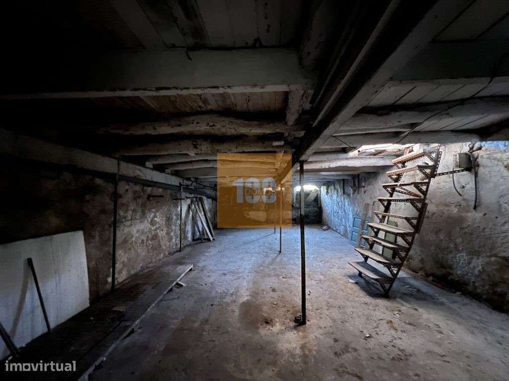 Prédio em S. Roque da Lameira - Grande imagem: 3/19