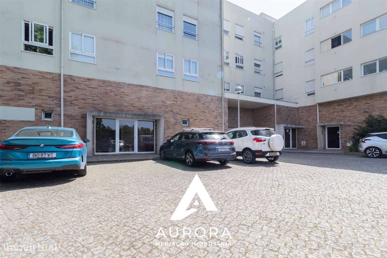 T2 com Varanda, Garagem e Arrumos-32