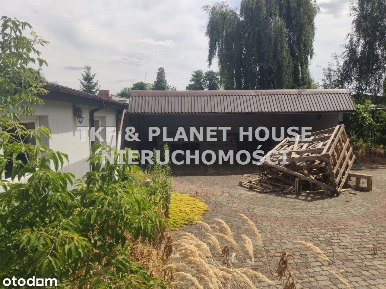 Na sprzedaż kompleks lokali handlowo - usługowych-11