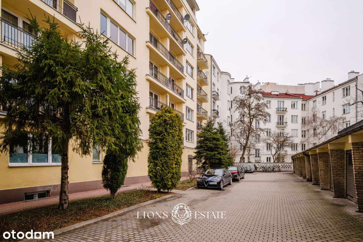 Ściana okien, zieleń i cisza|35m² na Mokotowskiej-16