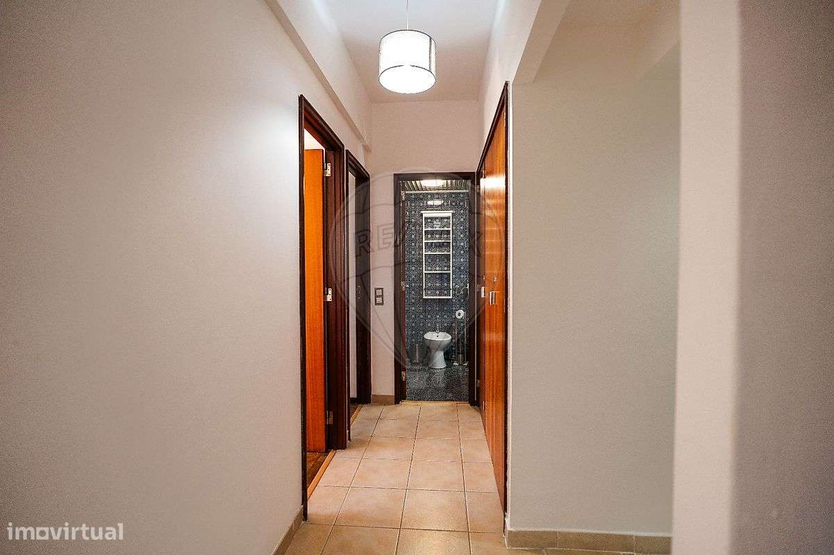 Apartamento T4 c/ Terraço-1