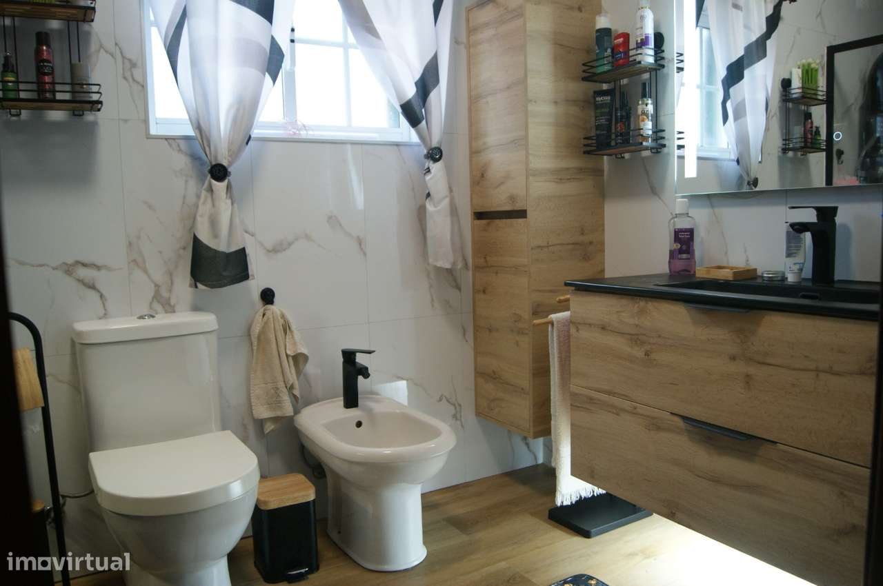 Moradia com 4 assoalhadas em ótimo estado.-16